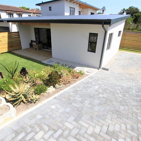 Garden Flat - Walk To The Beach Plettenbergbaai Buitenkant foto