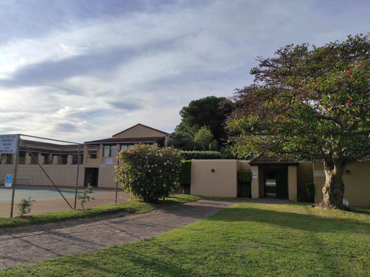 Garden Flat - Walk To The Beach Plettenbergbaai Buitenkant foto