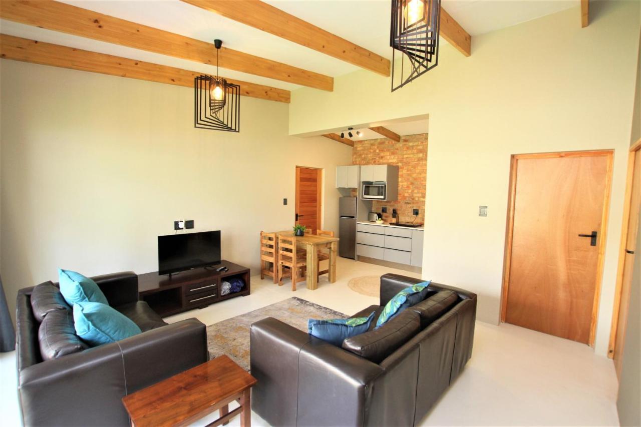 Garden Flat - Walk To The Beach Plettenbergbaai Buitenkant foto