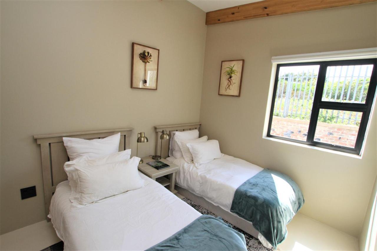 Garden Flat - Walk To The Beach Plettenbergbaai Buitenkant foto