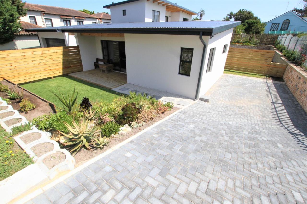 Garden Flat - Walk To The Beach Plettenbergbaai Buitenkant foto