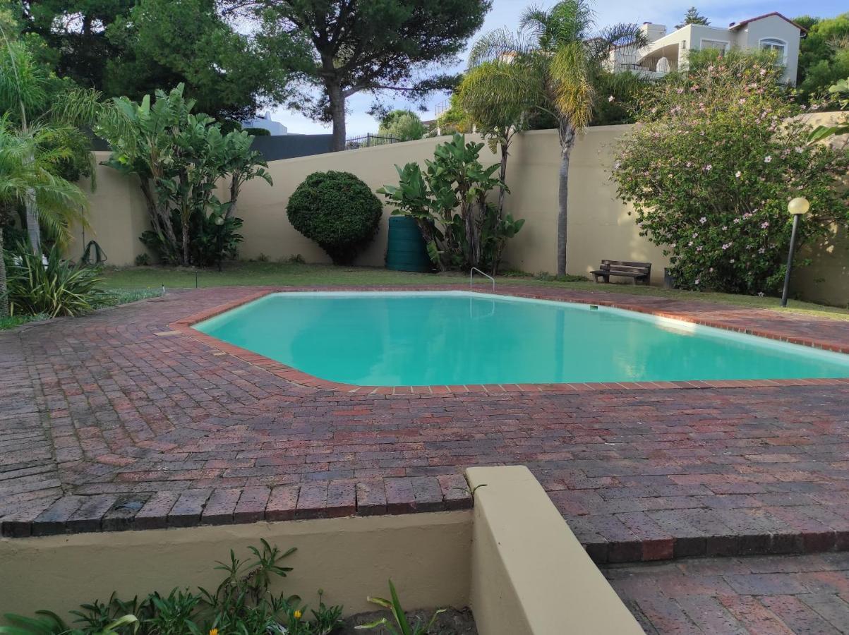 Garden Flat - Walk To The Beach Plettenbergbaai Buitenkant foto